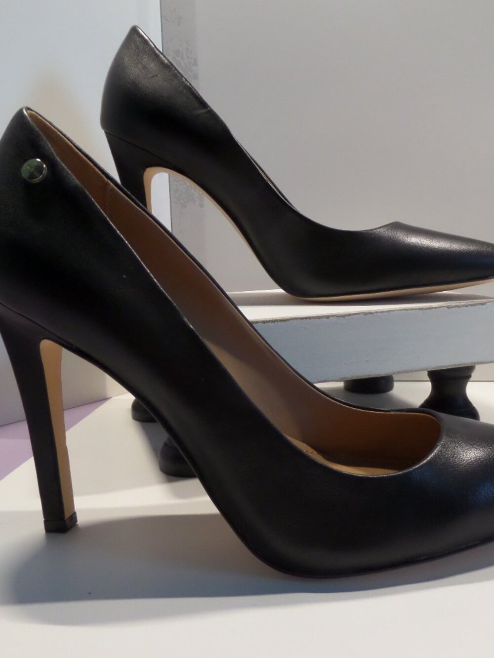 Calvin Klein Black Pointed Toe Stiletto Pumps Heels Size 9.5M - NEW